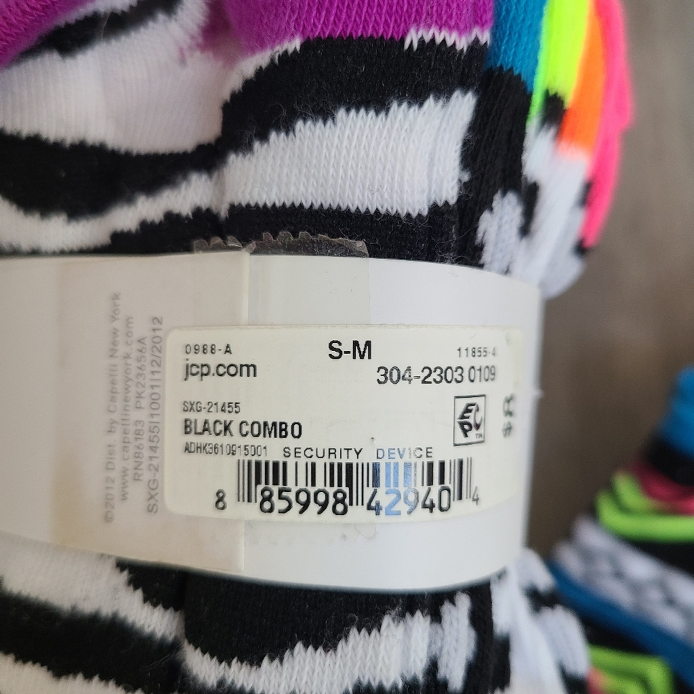 Bundle of 12 pair girls socks. - Picture 4 of 4